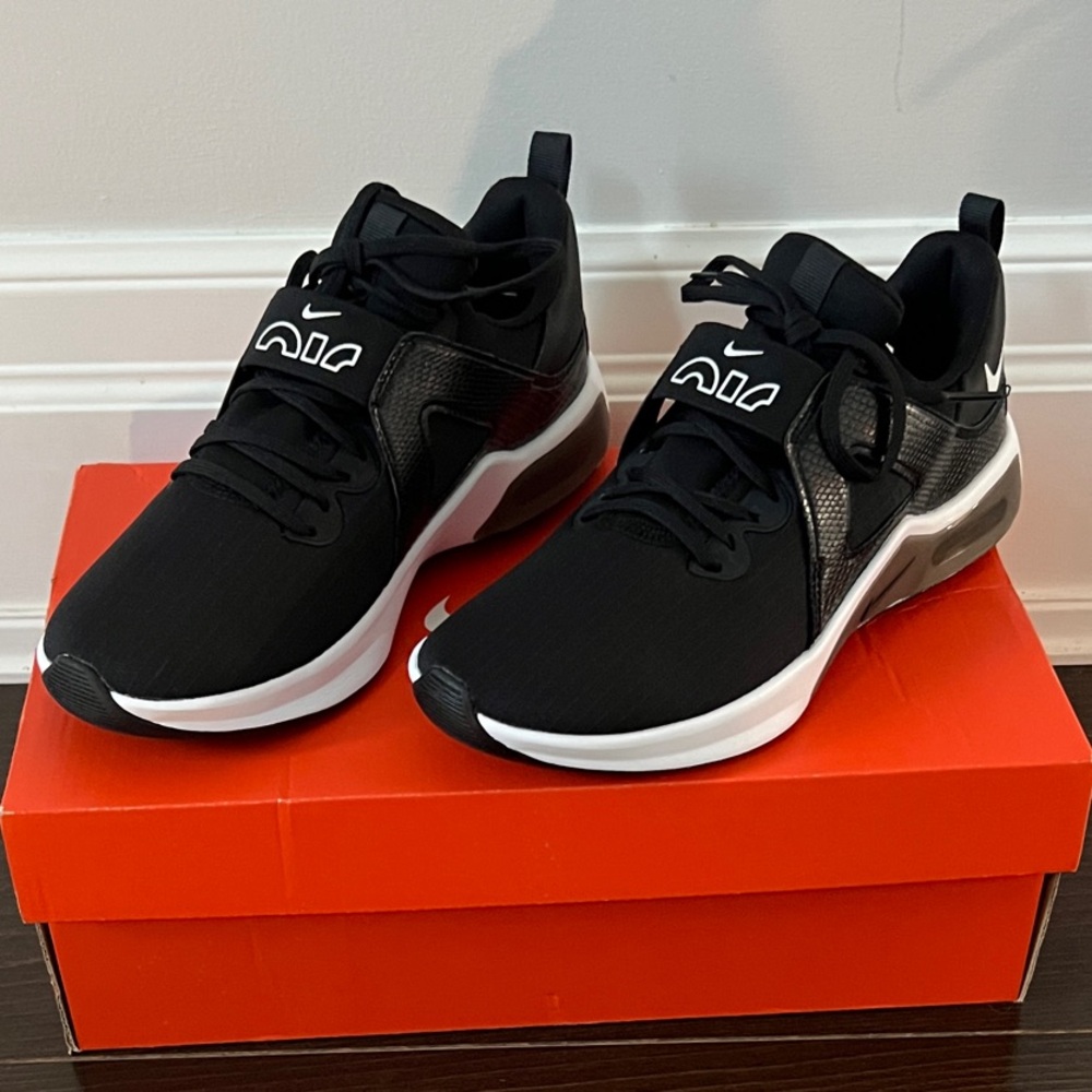 Nike Black and White Athletic Shoes